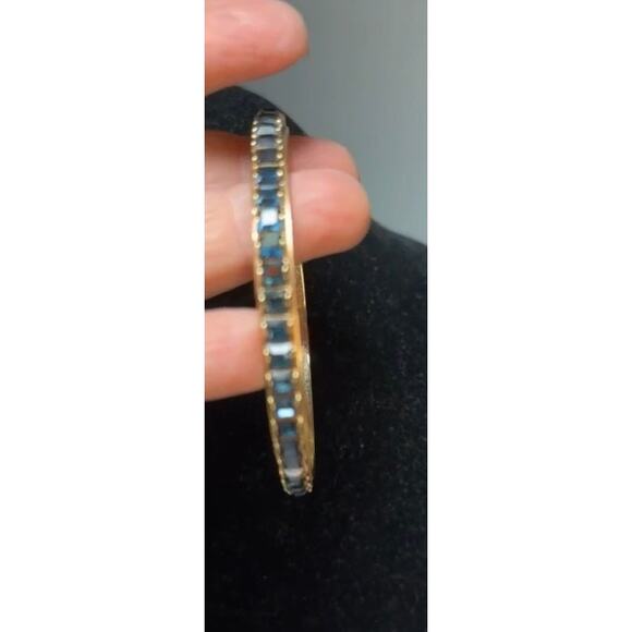 Swarovski Vintage 1980's Blue Crystal Unsigned Bangle Gold tone Bracelet - Picture 5 of 7